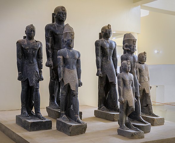 मिस्र के न्यू किंगडम ने भी मिस्र के साम्राज्य के रूप में संदर्भित किया, 16 वीं से 11 वीं शताब्दी ईसा पूर्व तक चली।