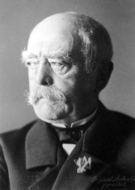 18 जनवरी 1871 को, "आयरन चांसलर" ओटो वॉन बिस्मार्क द्वारा फ्रांस के खिलाफ युद्ध के बाद इतिहास में पहली बार जर्मनी एक राष्ट्र बन गया।