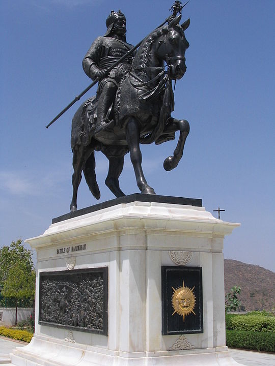 महाराणा प्रताप मेवाड़ के सिसोदिया वंश के राजा थे। मुगल साम्राज्य के विस्तारवाद के खिलाफ अपने गुरिल्ला युद्ध के लिए एक लोक नायक बन गए,